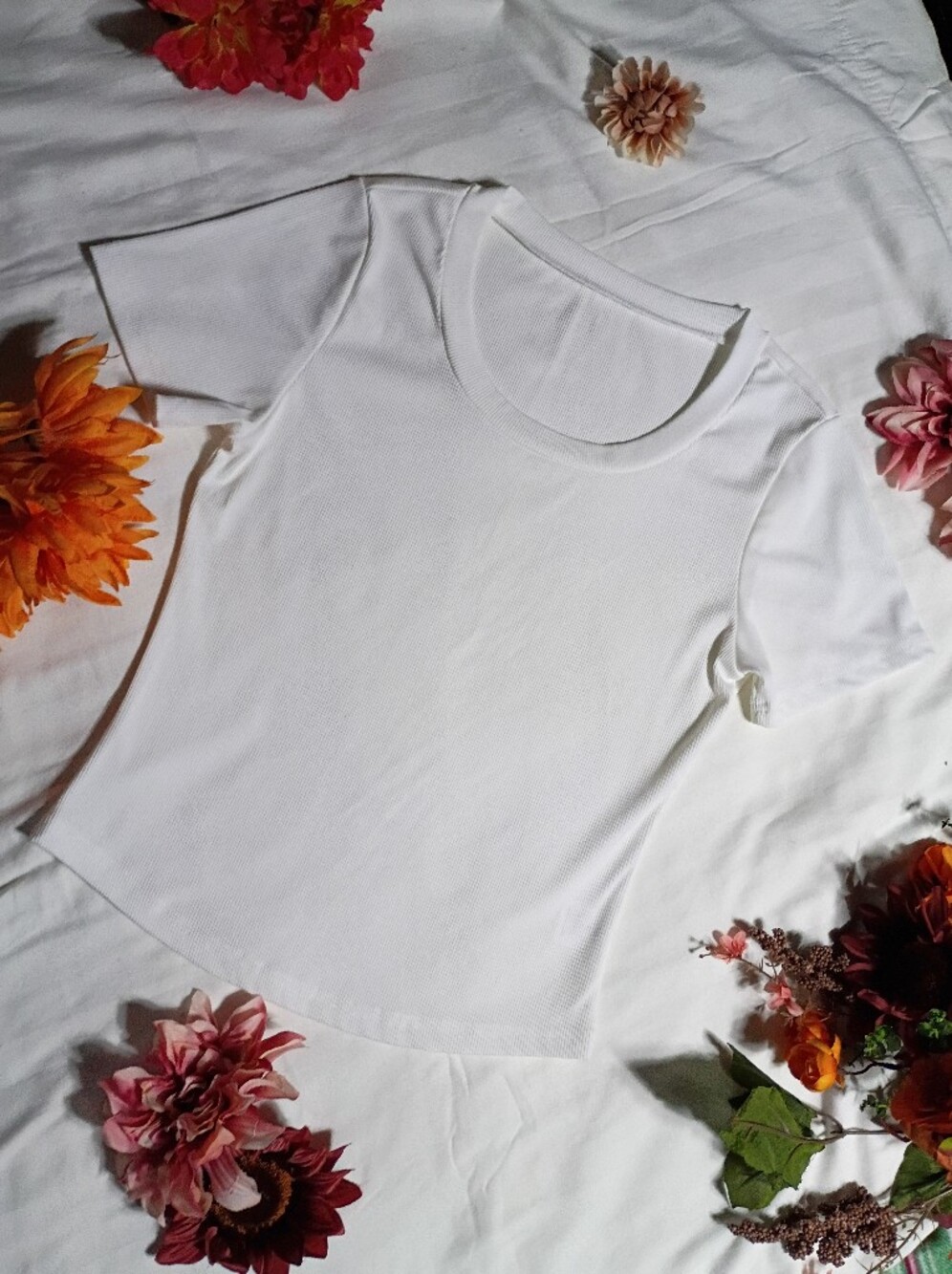 Source Unknown Women's White Short-Sleeve Ribbed Tee